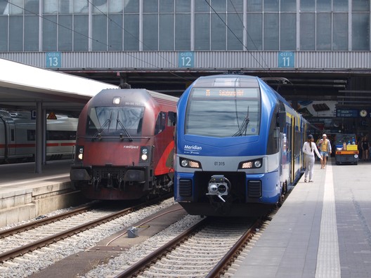 Meridian und Railjet in München Hbf