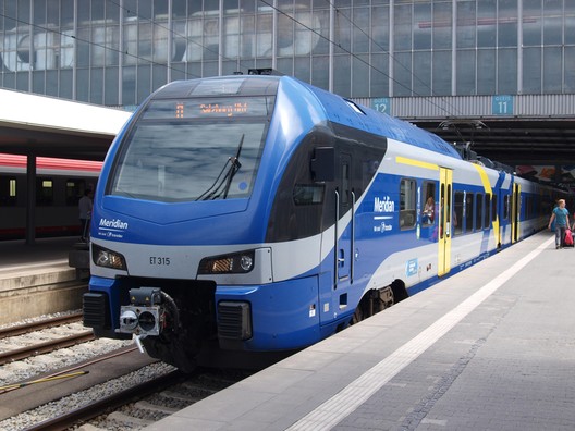 Meridian und Railjet in München Hbf