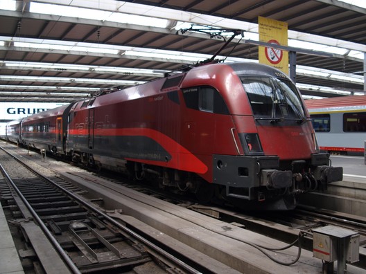 Meridian und Railjet in München Hbf
