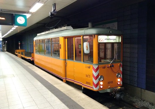 Arbeitszug der VGF im Bahnhof Seckbacher Landstraße