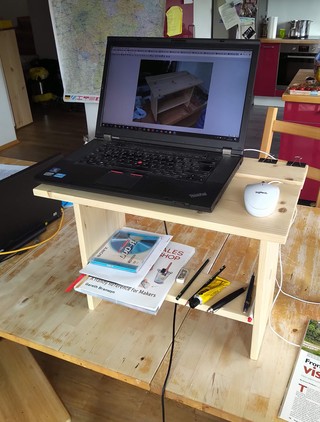 Ein Stand Up Desk aus Leimholz