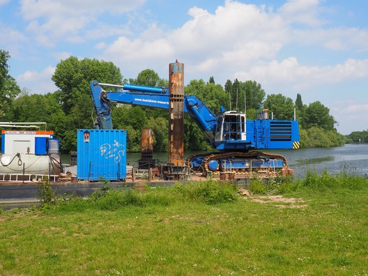 Rohrbrücke am Main in Offenbach