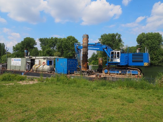 Rohrbrücke am Main in Offenbach