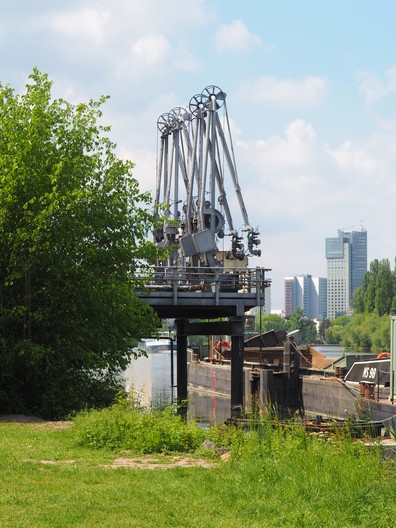 Rohrbrücke am Main in Offenbach