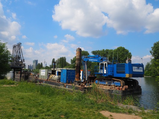 Rohrbrücke am Main in Offenbach