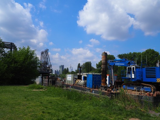 Rohrbrücke am Main in Offenbach