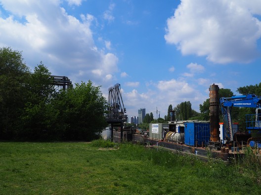 Rohrbrücke am Main in Offenbach