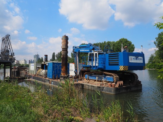 Rohrbrücke am Main in Offenbach