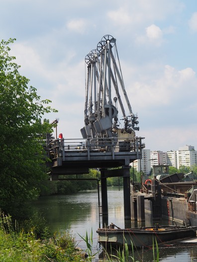 Rohrbrücke am Main in Offenbach