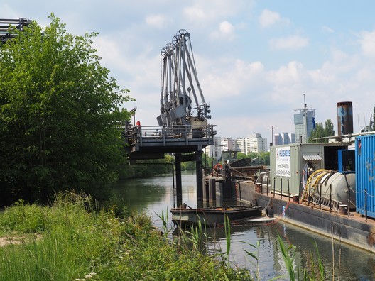 Rohrbrücke am Main in Offenbach
