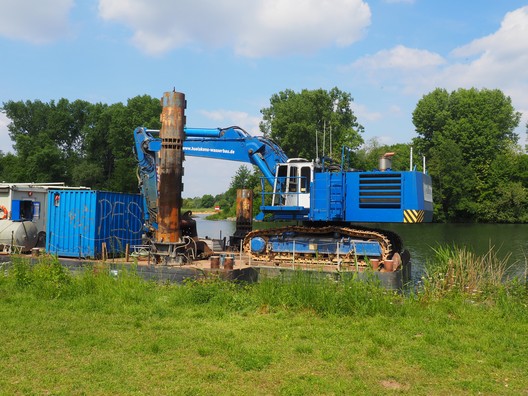 Rohrbrücke am Main in Offenbach