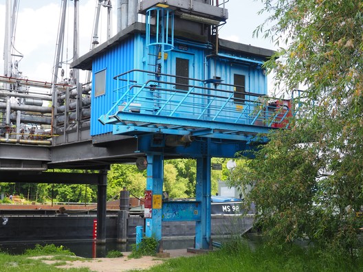 Rohrbrücke am Main in Offenbach