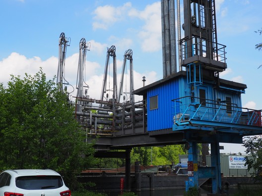Rohrbrücke am Main in Offenbach