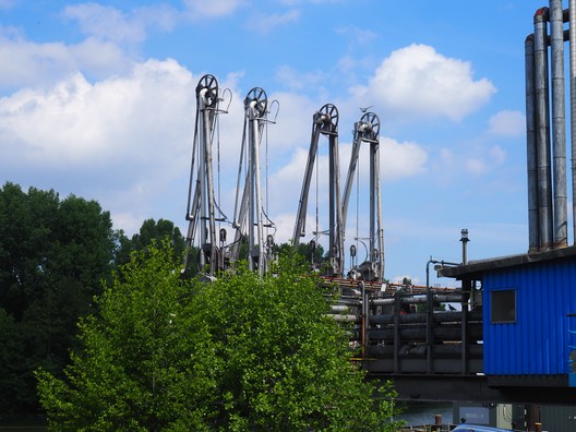 Rohrbrücke am Main in Offenbach