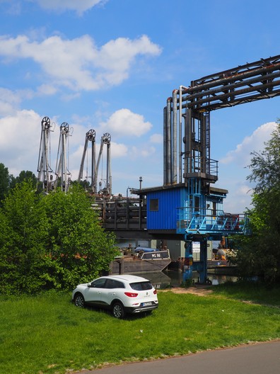 Rohrbrücke am Main in Offenbach