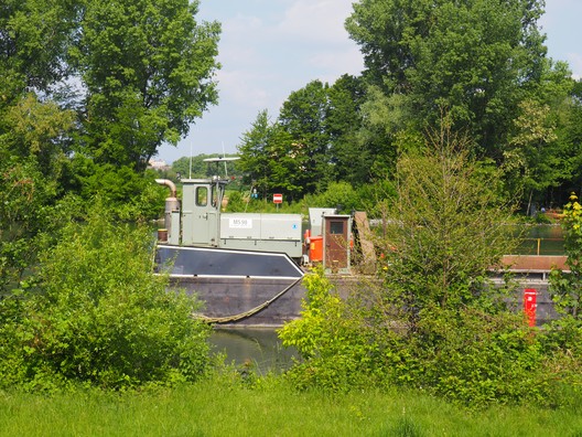 Rohrbrücke am Main in Offenbach