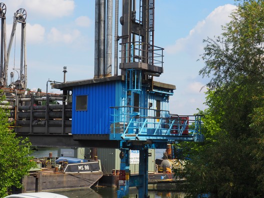 Rohrbrücke am Main in Offenbach