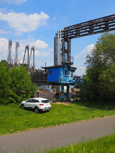 Rohrbrücke am Main in Offenbach
