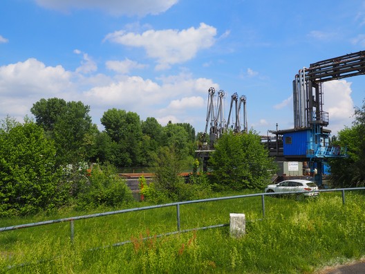 Rohrbrücke am Main in Offenbach