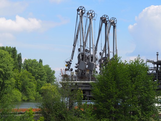Rohrbrücke am Main in Offenbach