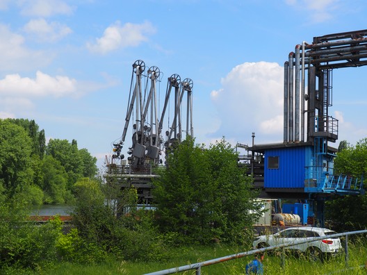 Rohrbrücke am Main in Offenbach