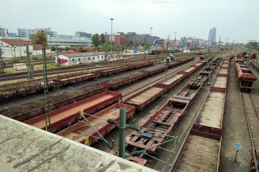 Güterwagen im Bahnhof Frankfurt Ost
