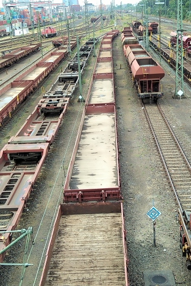 Güterwagen im Bahnhof Frankfurt Ost