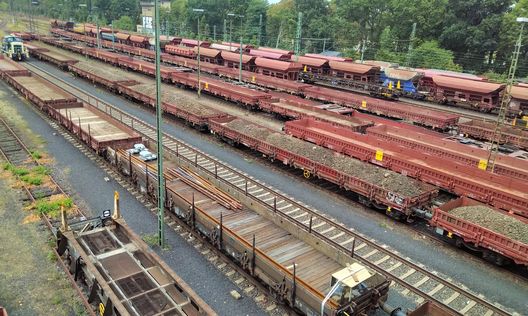 Güterwagen im Bahnhof Frankfurt Ost
