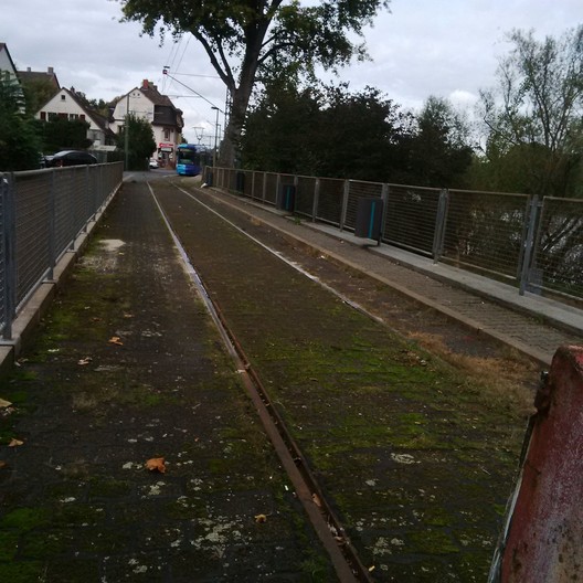 Endhaltestelle der Straßenbahnlinie 11 in Frankfurt Fechenheim