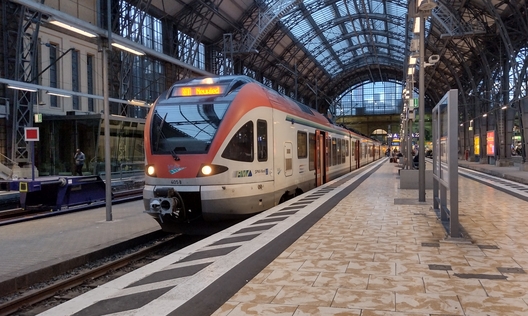 Ein Septemberabend auf dem Frankfurter Hauptbahnhof