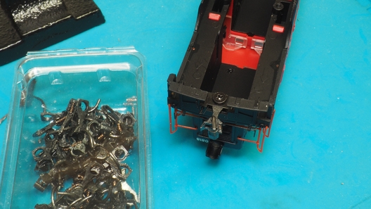 Die Lok hat zum Abschluss des Umbaus noch Kadee-Kupplungen bekommen.