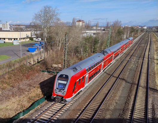 Ein Triebwagen der Baureihe 445 in Frankfurt am Main Ost