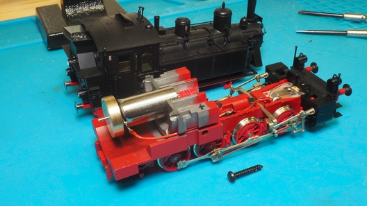 Dank des neuen Motors ist im Führerhaus Platz für einen kleinen Decoder.