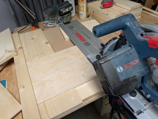 Aufbewahrungskästen aus Reststücken aus Leimholz und Multiplex