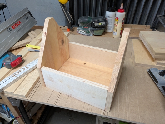 Aufbewahrungskästen aus Reststücken aus Leimholz und Multiplex