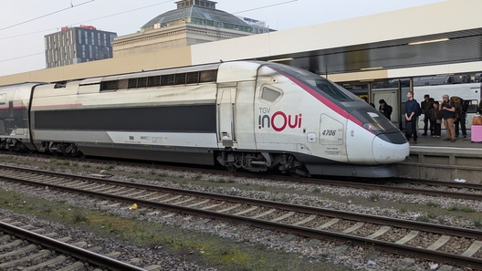 TGV Richtung Paris Est im Mannheimer Hauptbahnhof